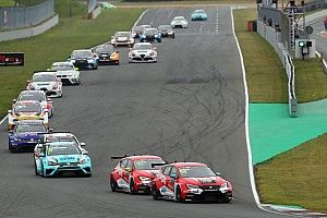 I piloti della TCR Thailand in pista a Buriram con le stelle internazionali