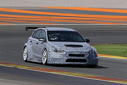 A Valencia proseguono i test per la Hyundai i30 TCR