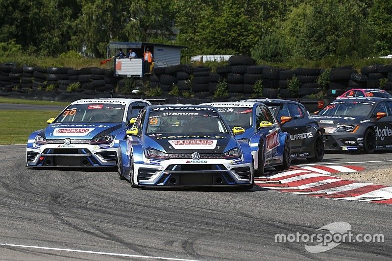 Fredrik Blomstedt davanti a Fredrik Ekblom, Johan Kristoffersson e Robert Dahlgren durante Gara 1