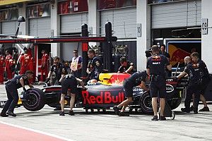 Red Bull stelt onderzoek in naar koppelingsprobleem Verstappen