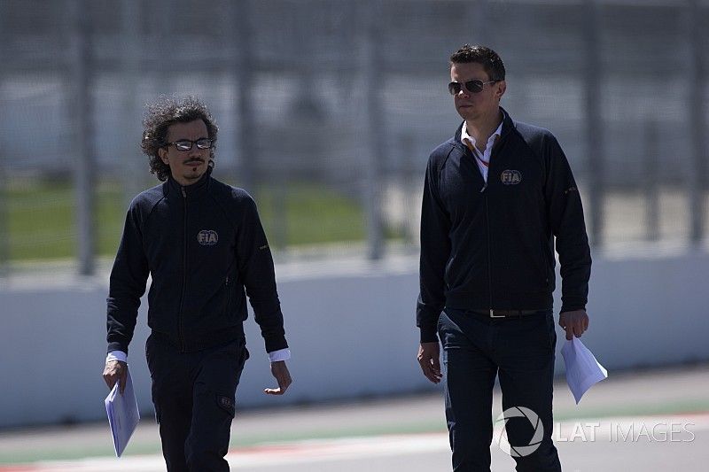 Director de seguridad de FIA Laurent Mekies y  F1 Coordinador técnico y deportivo Marcin Budkowski.