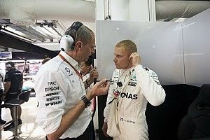 Mercedes поддержала переживающего спад Боттаса