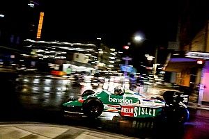 Konvoi mobil F1 pecahkan kesunyian malam jalan raya Adelaide