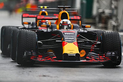 Ricciardo admet parfois "surpiloter" sous la pression de Verstappen