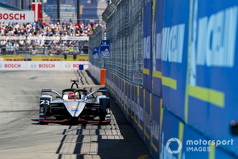 Buemi vuelve a ganar dos años después; el titulo, en el aire