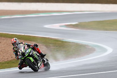SBK, Magny-Cours: splendida Superpole bagnata di Rea