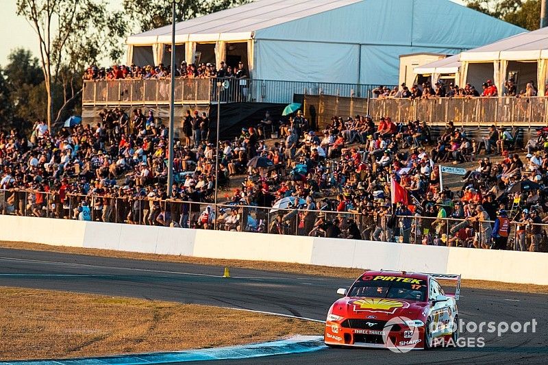 Ipswich Supercars: McLaughlin holds off van Gisbergen charge