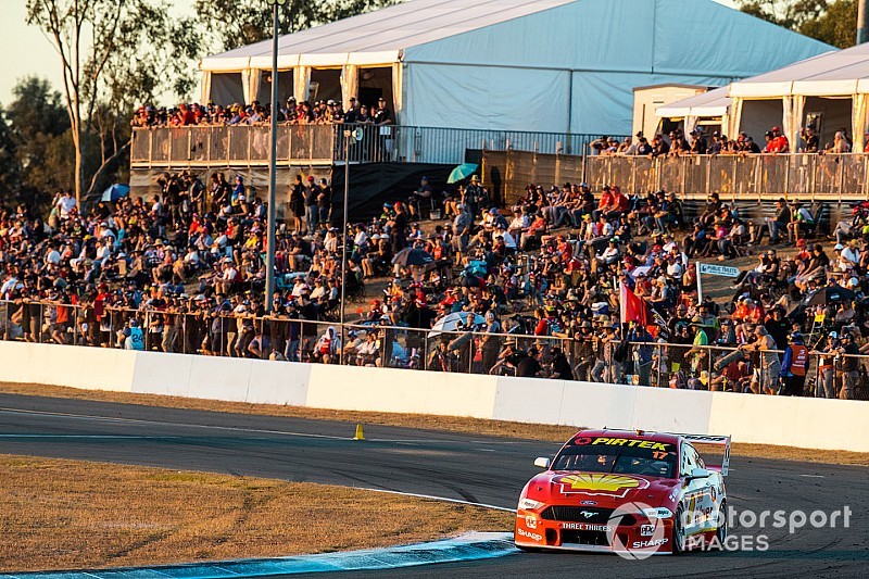 Ipswich Supercars: McLaughlin holds off van Gisbergen charge