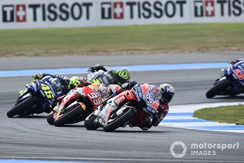 Dovizioso: “Márquez se mete en líos y después trata de resolverlos”