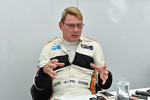 Hakkinen: Ferrari tem que “esquecer” ordens de equipe se quiser bater Mercedes