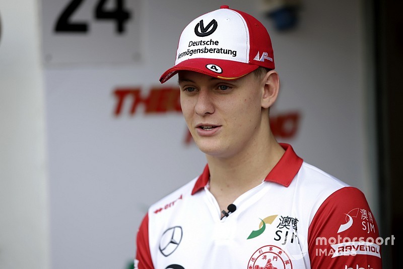 Pirro, Schumacher Jr'ın Ferrari'ye geçişini destekliyor