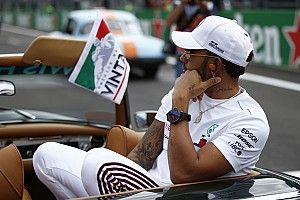 Hamilton: nem leszek az F1-ben, ha elérik a 25 nagydíjat