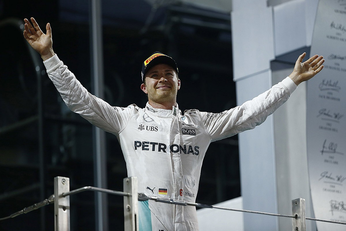 Росберг: Ferrari и Red Bull каждый год предлагают сотрудникам Mercedes зарплату на 20% больше