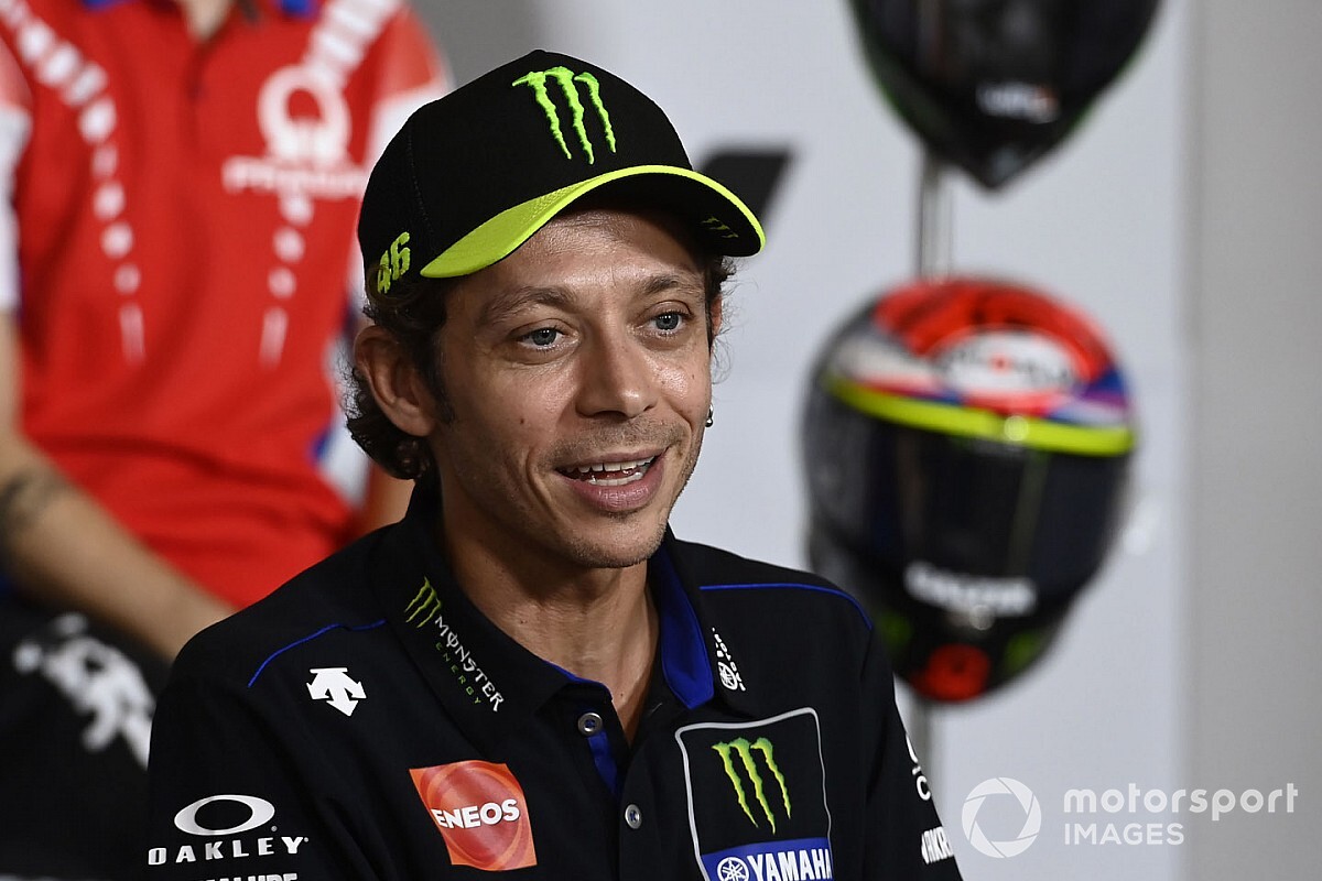 Rossi: "Corro con Petronas nel 2021, per ora firmo un anno"