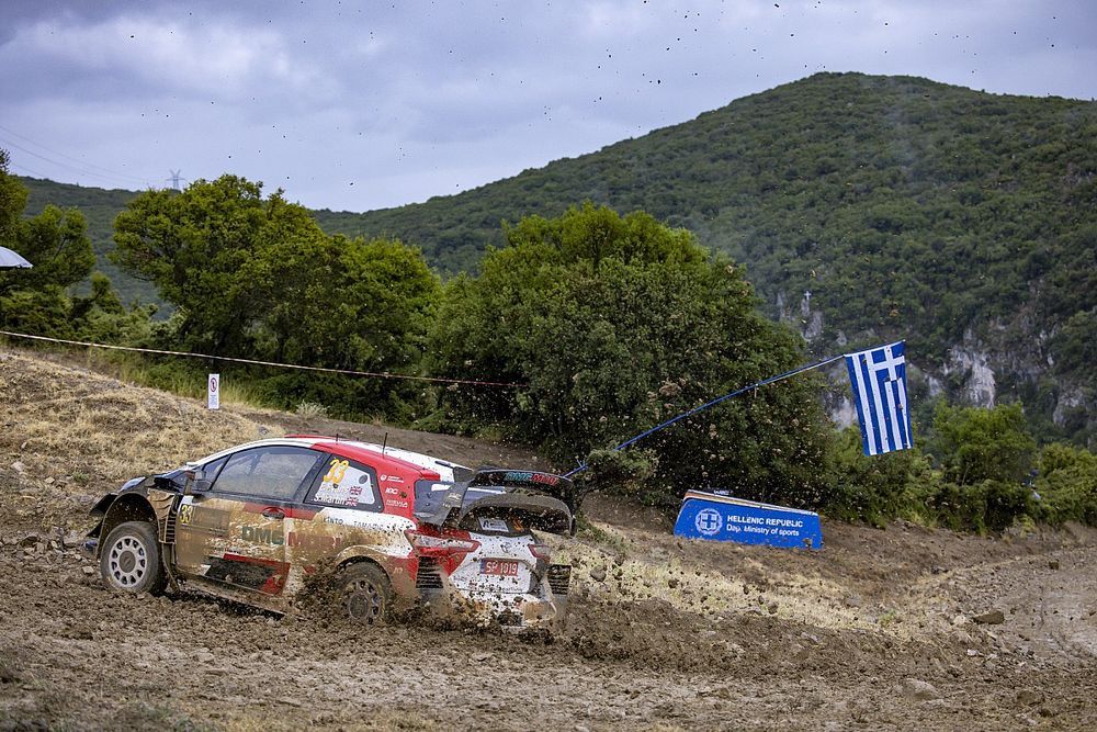WRC, Rally Acropoli, PS3: Rovanpera leader. Evans, cambio KO