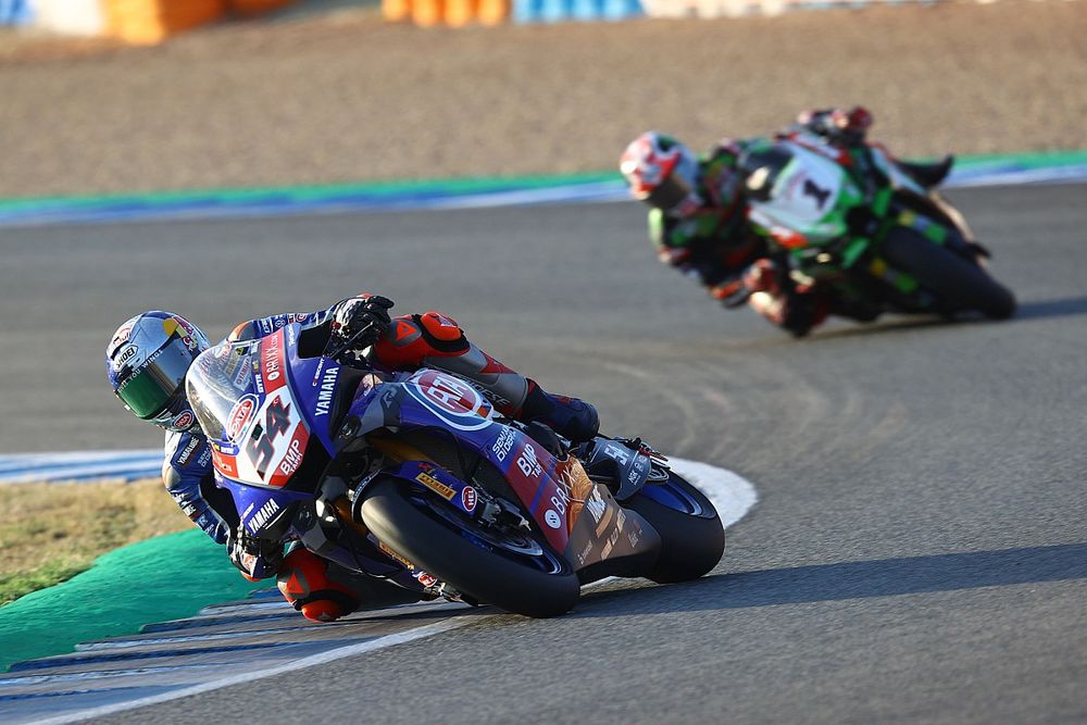Razgatlioglu verschalkt Rea en wint eerste WSBK-race Jerez