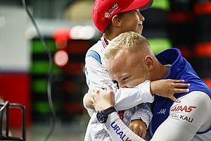Мазепин и милота: Никита со своим 8-летним фанатом
