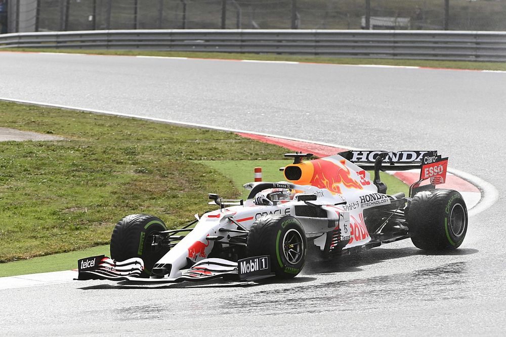 Mark Webber Ragu Max Verstappen Bisa Perjuangkan Gelar