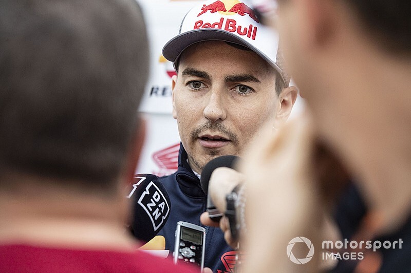 Lorenzo: “Mi ritiro? Falso, è solo una vostra opinione”