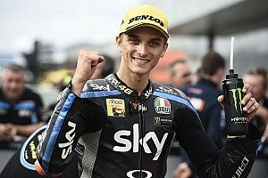 Luca Marini oublie un détail important, Vinales l'aide à s'y retrouver