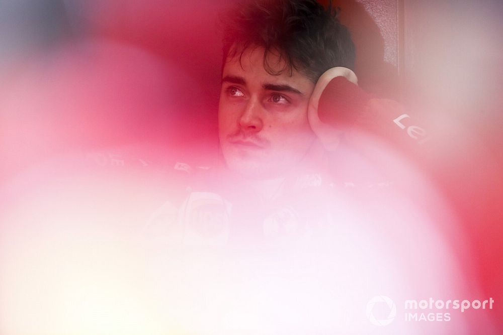 Leclerc szerint még egy fordított vonalvezetéssel is Hamilton lenne a favorit