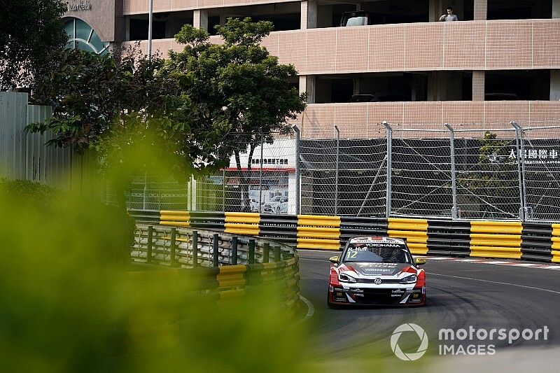 Rob Huff, Mr. Macao, arrasa con la pole