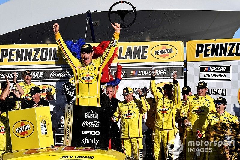 Joey Logano repeats as Las Vegas winner in wild finish
