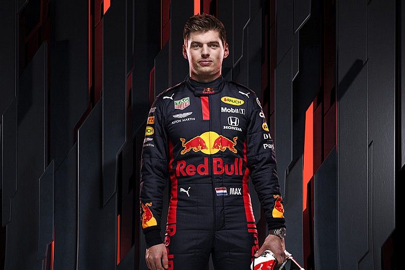 Verstappen rajthoz áll a Supercars All Stars Eseries versenyén