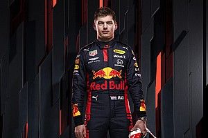 Verstappen rajthoz áll a Supercars All Stars Eseries versenyén