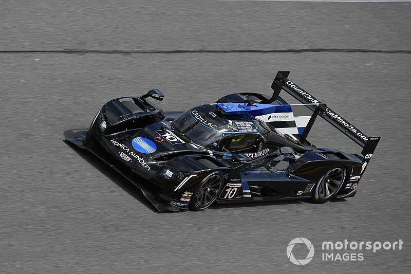 Kobayashi pone a Cadillac arriba en el cierre del Roar