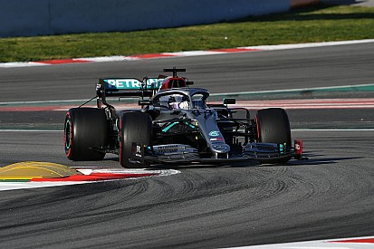 Hamilton örül, hogy a Mercedes más utakon jár, mint a többi F1-es csapat