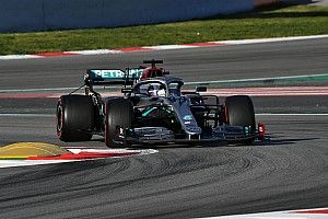 Hamilton örül, hogy a Mercedes más utakon jár, mint a többi F1-es csapat