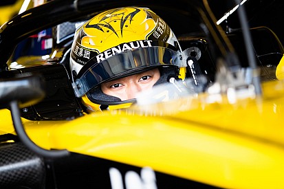 Fiatal kínai tesztpilótája lesz a Renault-nak a Forma-1-ben