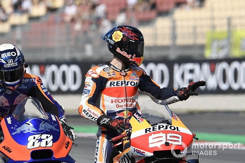Miller acusa a Lorenzo de estar "fuera de control" en las vueltas de calentamiento