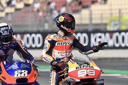 Miller acusa a Lorenzo de estar "fuera de control" en las vueltas de calentamiento