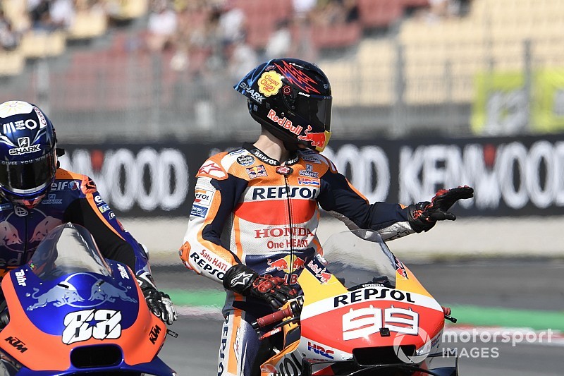 Miller acusa a Lorenzo de estar "fuera de control" en las vueltas de calentamiento