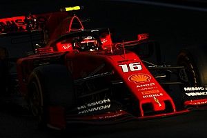 Ferrari ook bovenaan in derde training Baku, Verstappen derde