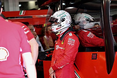 «Кризис Феттеля кажется бесконечным». В Италии назвали Леклера лидером Ferrari
