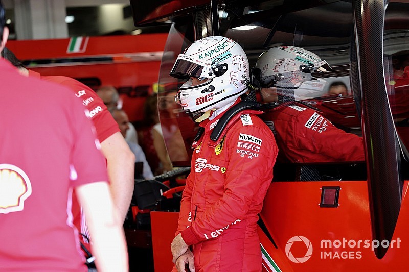 «Кризис Феттеля кажется бесконечным». В Италии назвали Леклера лидером Ferrari