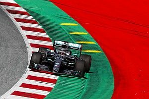 Hamilton: "Con queste vetture è cresciuta la velocità di percorrenza nelle curve"