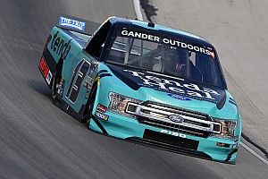 VÍDEO: Piloto da Nascar Truck perde a cabeça e joga o carro sobre o rival