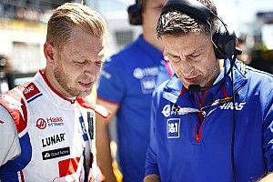 A korábbi F1-es szerint Hamilton megtehette azt, amit Magnussen nem