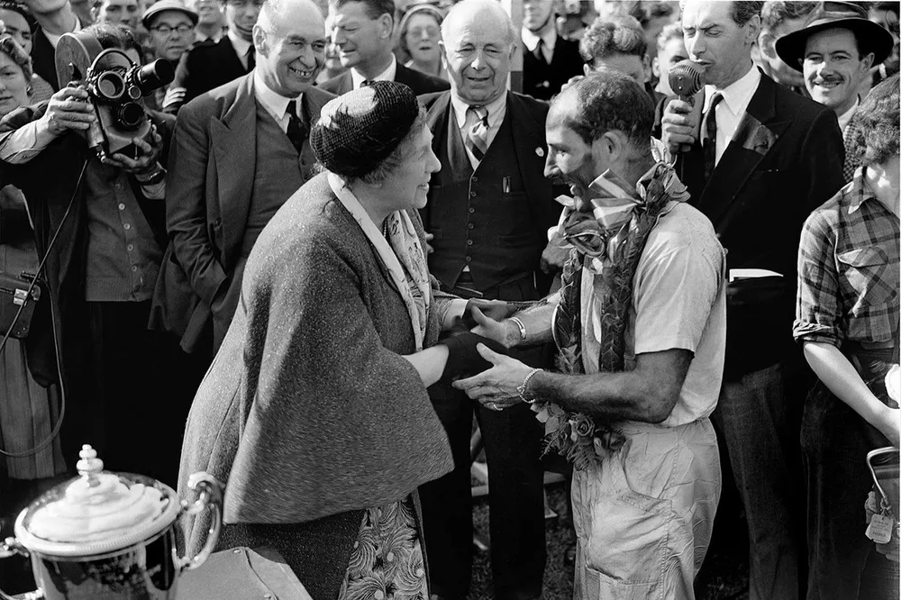 Stirling Moss, Vanwall congratulated by Aintree's owner, Mrs Mirabel Topham with Earl Howe, President of the BRDC