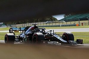 Hamilton: "Seguimos mejorando una centésima aquí y allá"