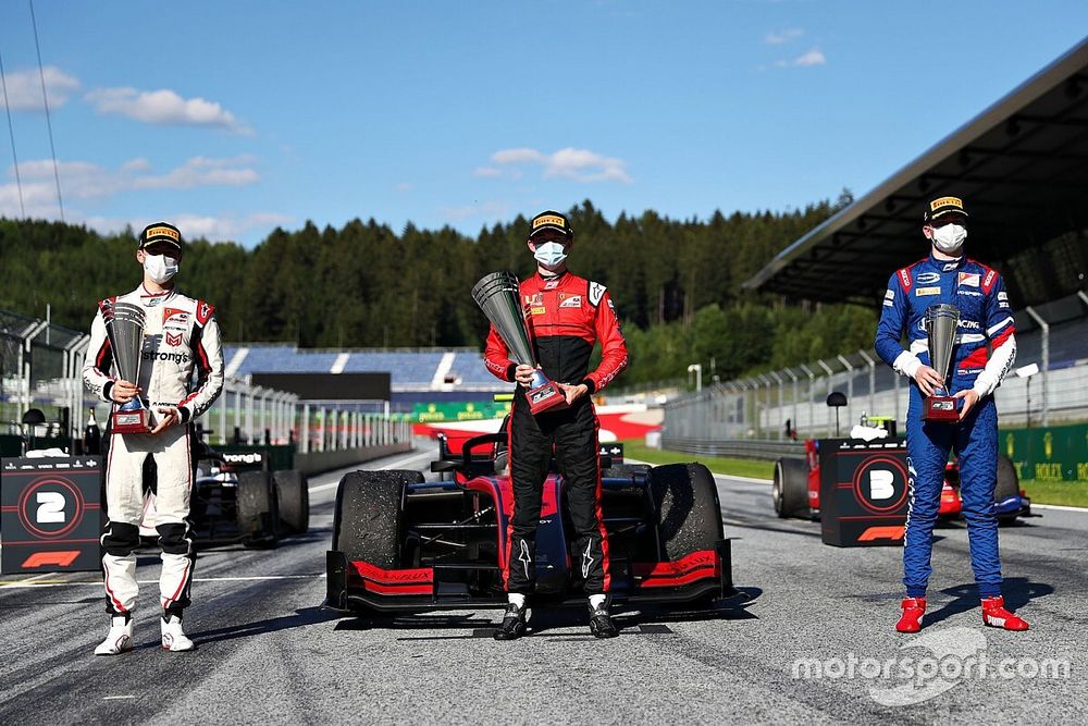 Ilott gana la primera de la F2 2020 en Austria