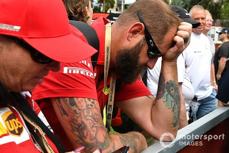 Un fan reacciona a la noticia de la cancelación del Gran Premio