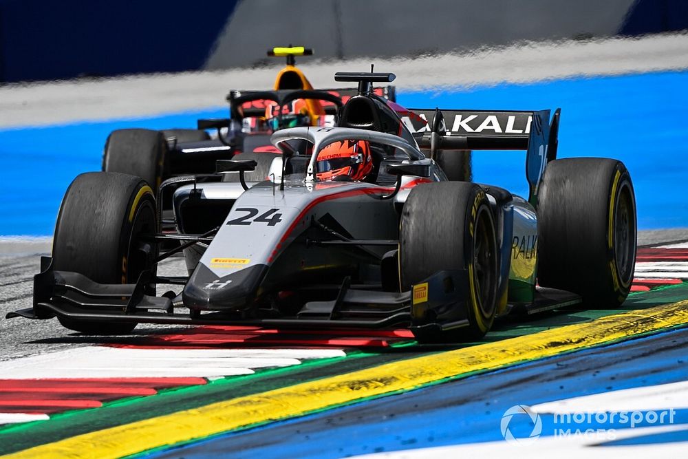 Silverstone F2: Mazepin rahat şekilde kazandı