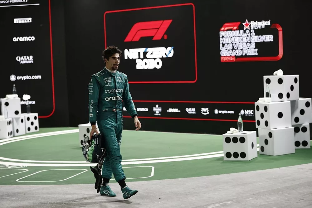 Lance Stroll, Aston Martin F1 Team, dans le parc ferm&eacute;