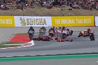 V&Iacute;DEO: Forte acidente de Bagnaia e 'strike' na curva 1 interrompem prova da MotoGP em Barcelona