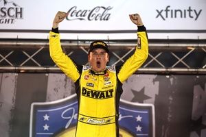 NASCAR Cup: Em prova caótica por causa de pneus, Bell aparece no fim e vence em Bristol